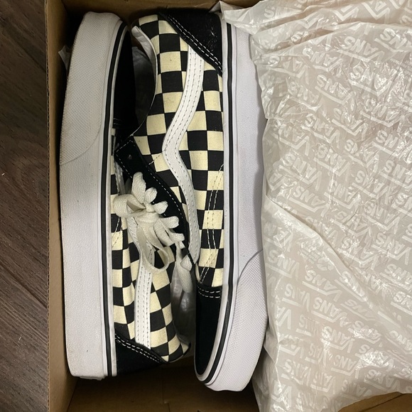 CHECKERED VANS - SIZE 6 WOMEN, 4.5 MEN - Picture 4 of 4